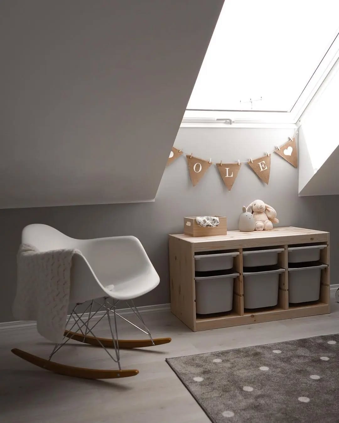 Post 3 by Delicia Kartes on Instagram (image)