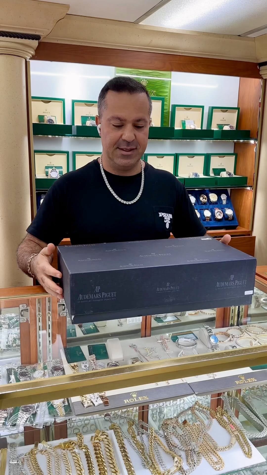 Post 9 by Diamond Club Jewelry & Watches Store on Instagram (video)