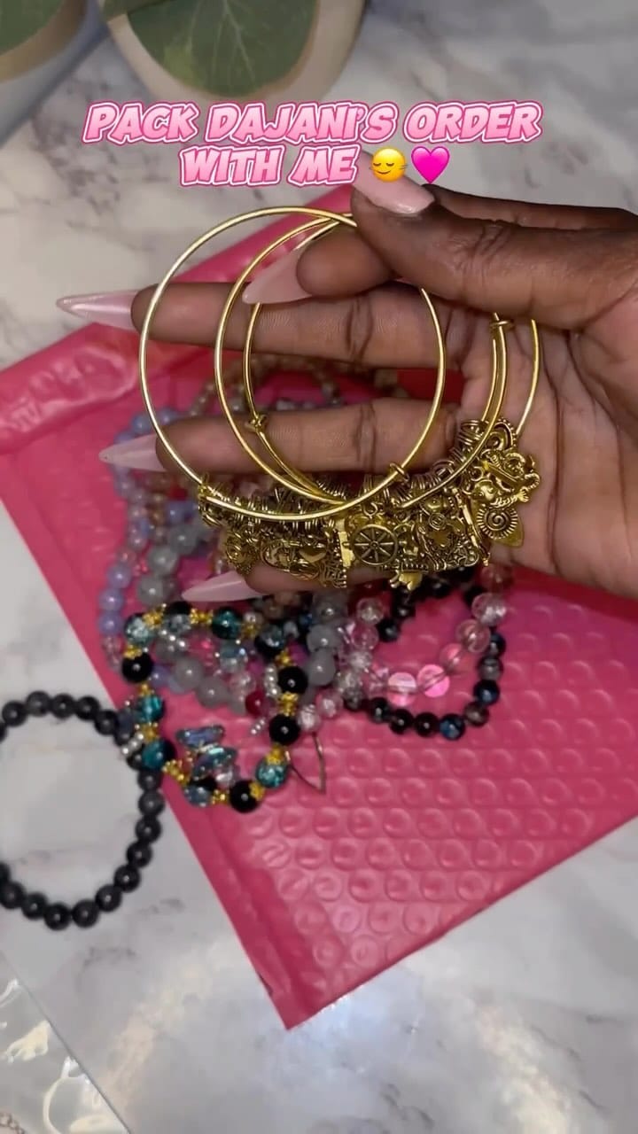 Post 3 by Trendy Bracelets & Accessories 🩷 on Instagram (video)
