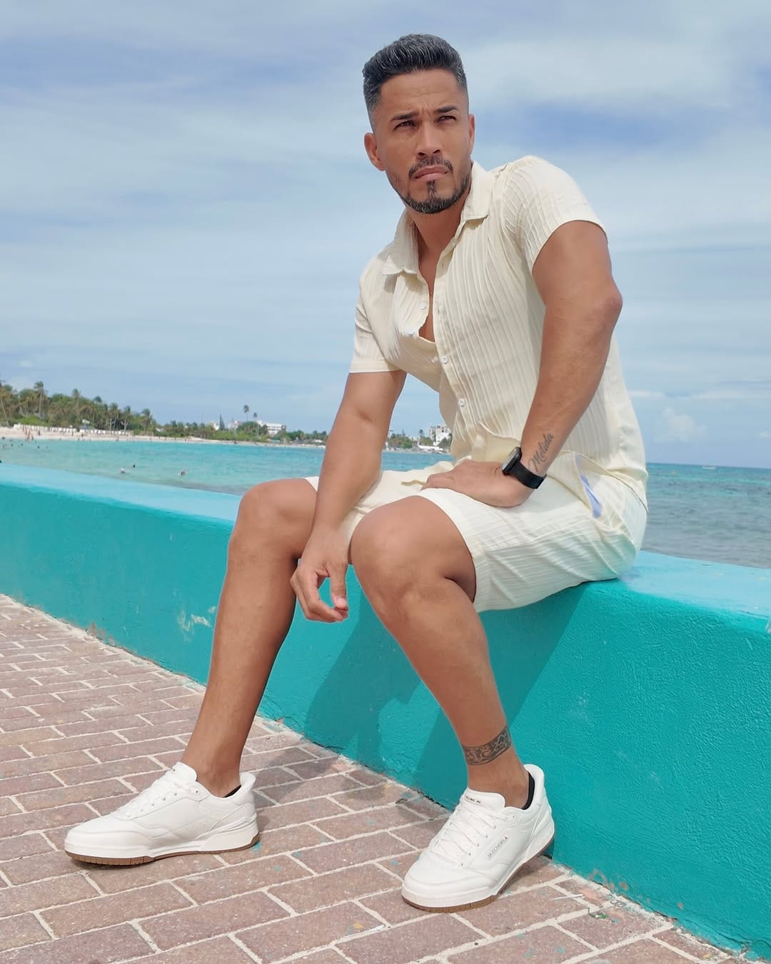 Post 1 by Skechers Latino on Instagram (carousel)