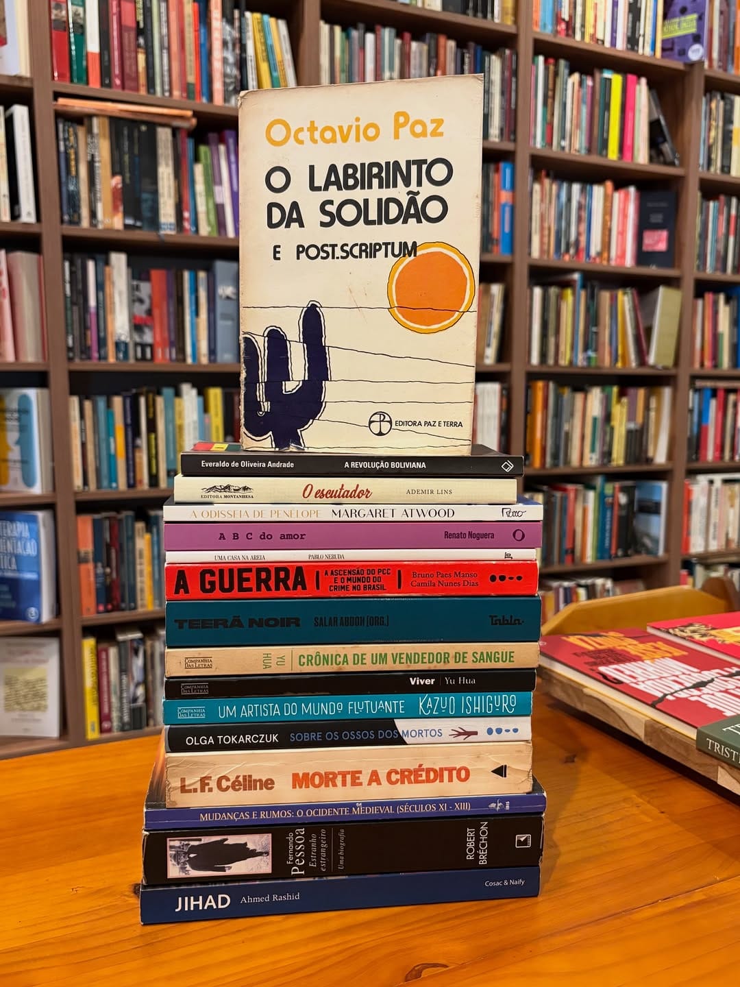Post 8 by Livraria Alento on Instagram (carousel)