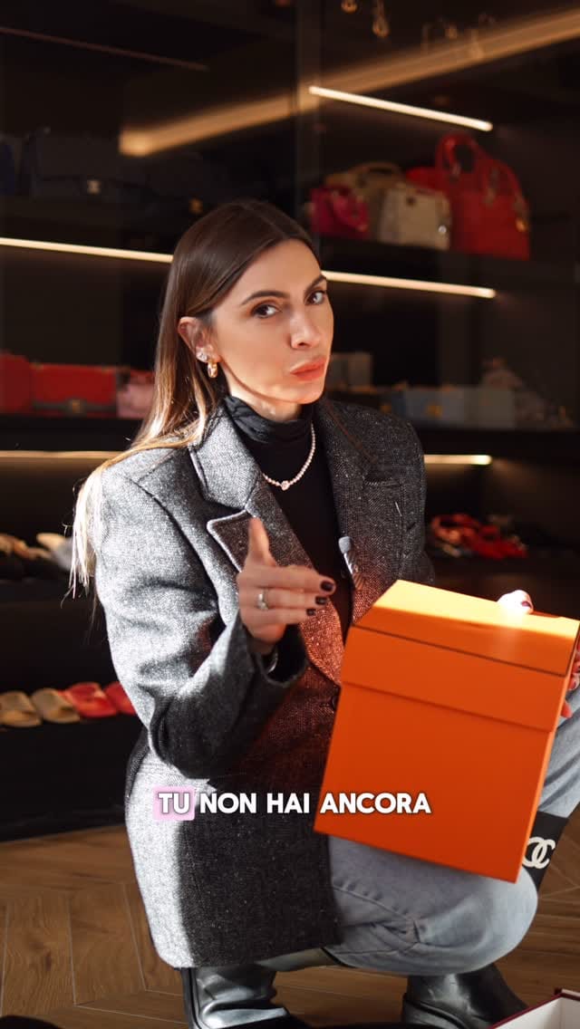 Post 3 by Eri Vintage Boutique on Instagram (video)