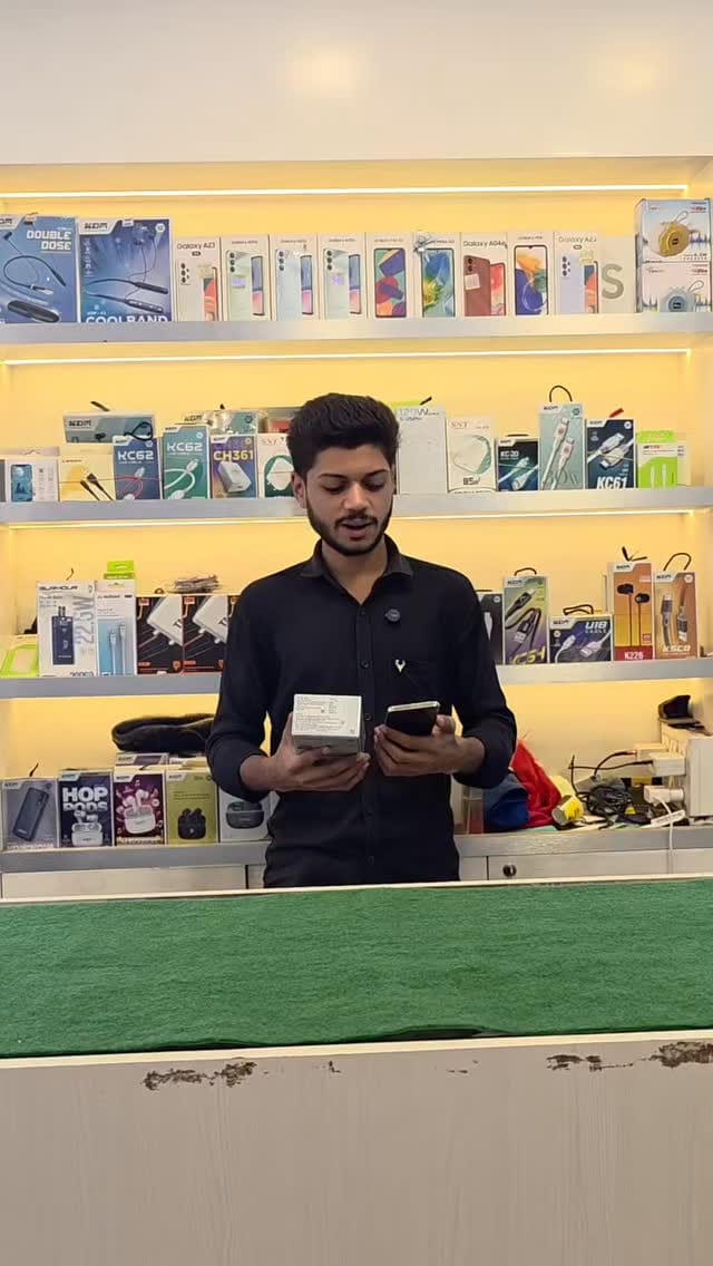 Post 8 by Razvi Mobile Point on Instagram (video)