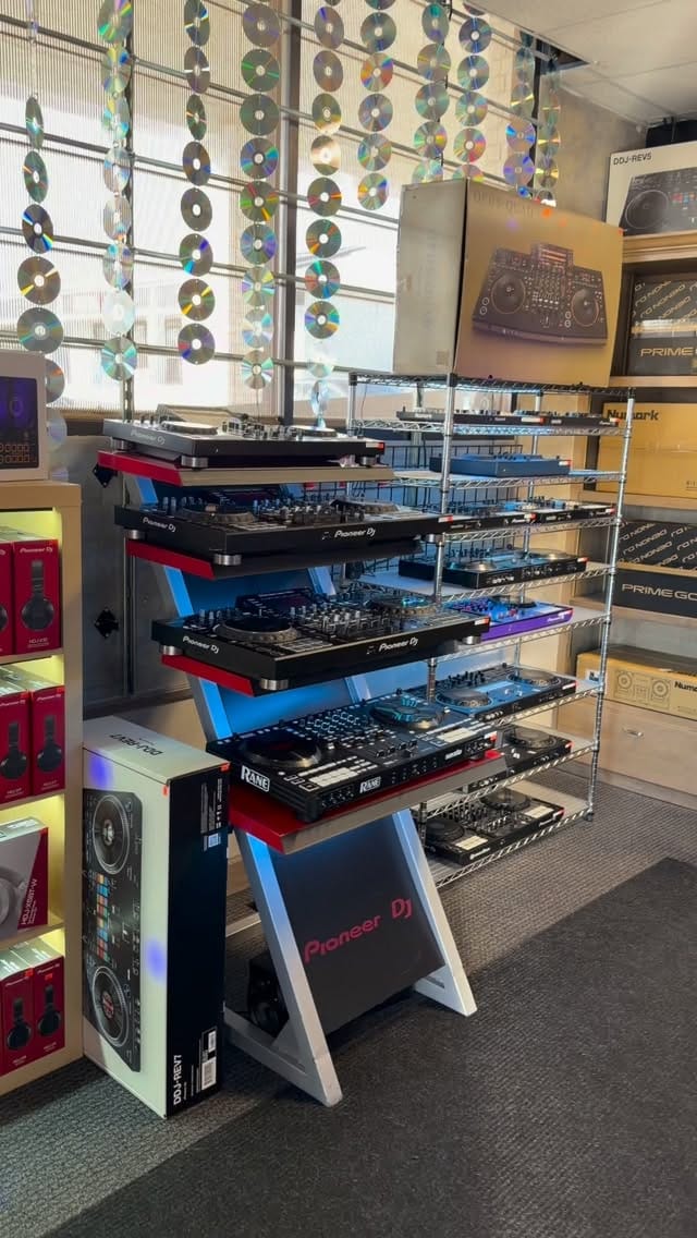 Post 3 by Mile High DJ Supply on Instagram (video)