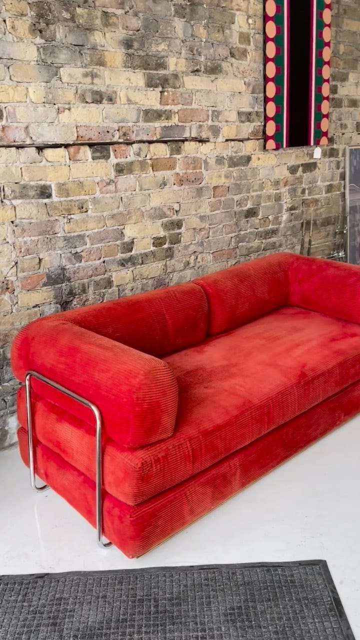Post 5 by Moonshop Vintage Furniture Store 🛋 on Instagram (video)