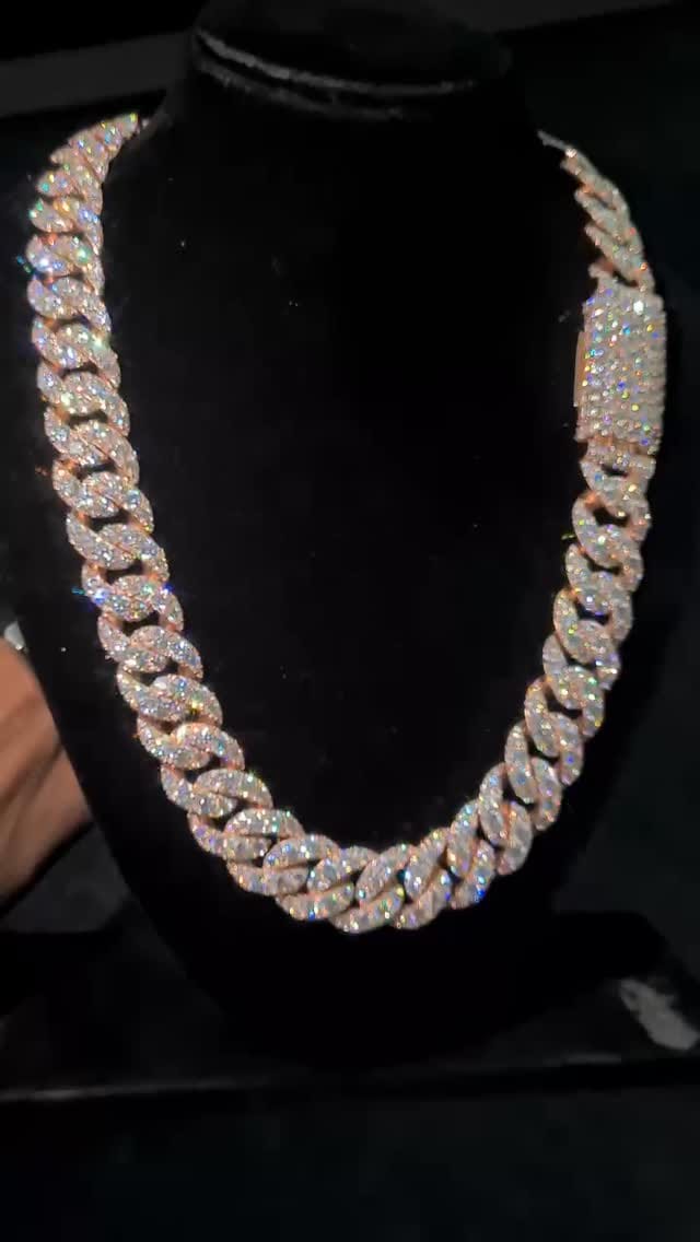 Post 8 by All in jewelers official💎 on Instagram (video)