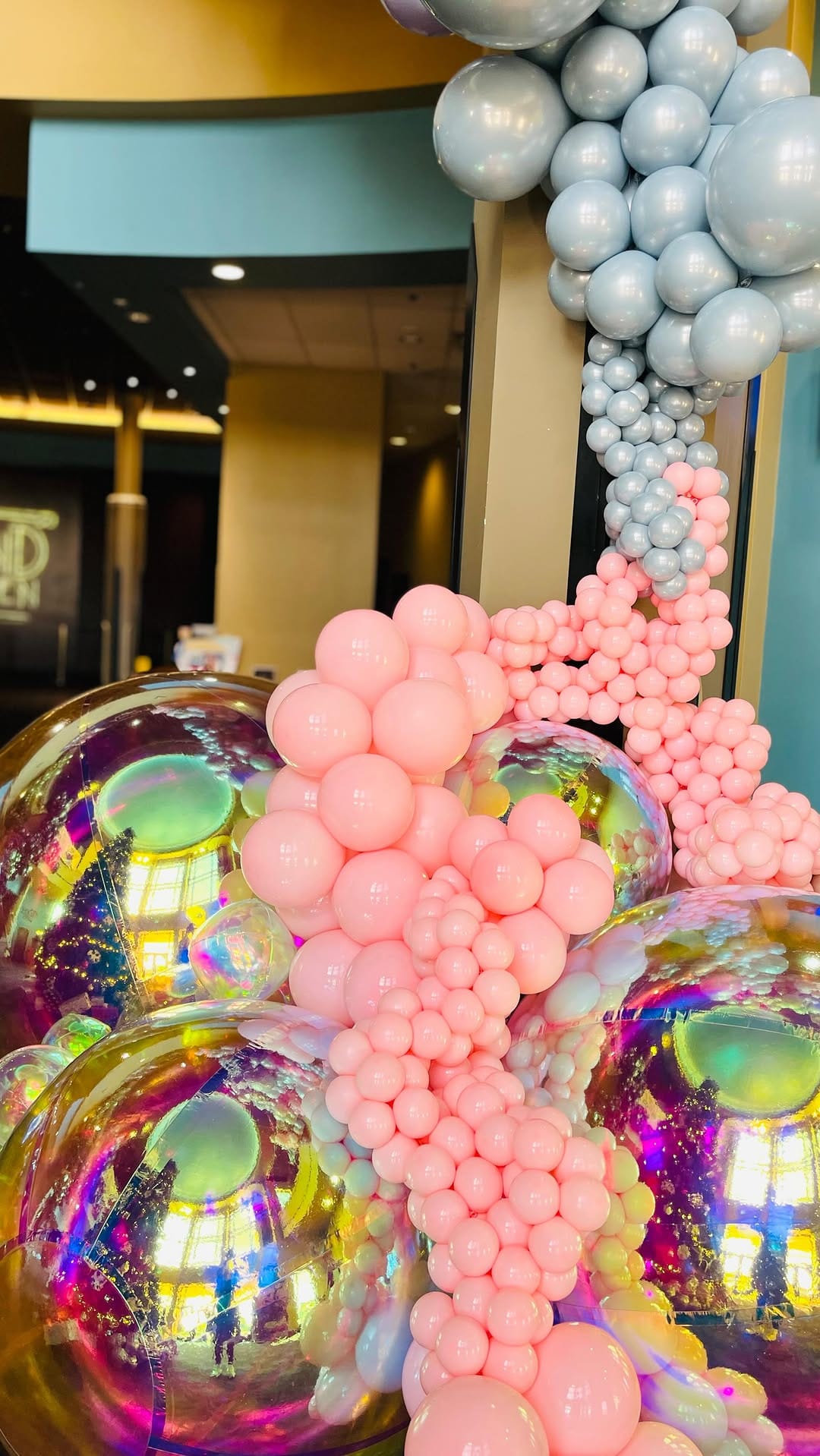 Post 7 by Chicago Wholesale Balloons | Retail & Online on Instagram (video)