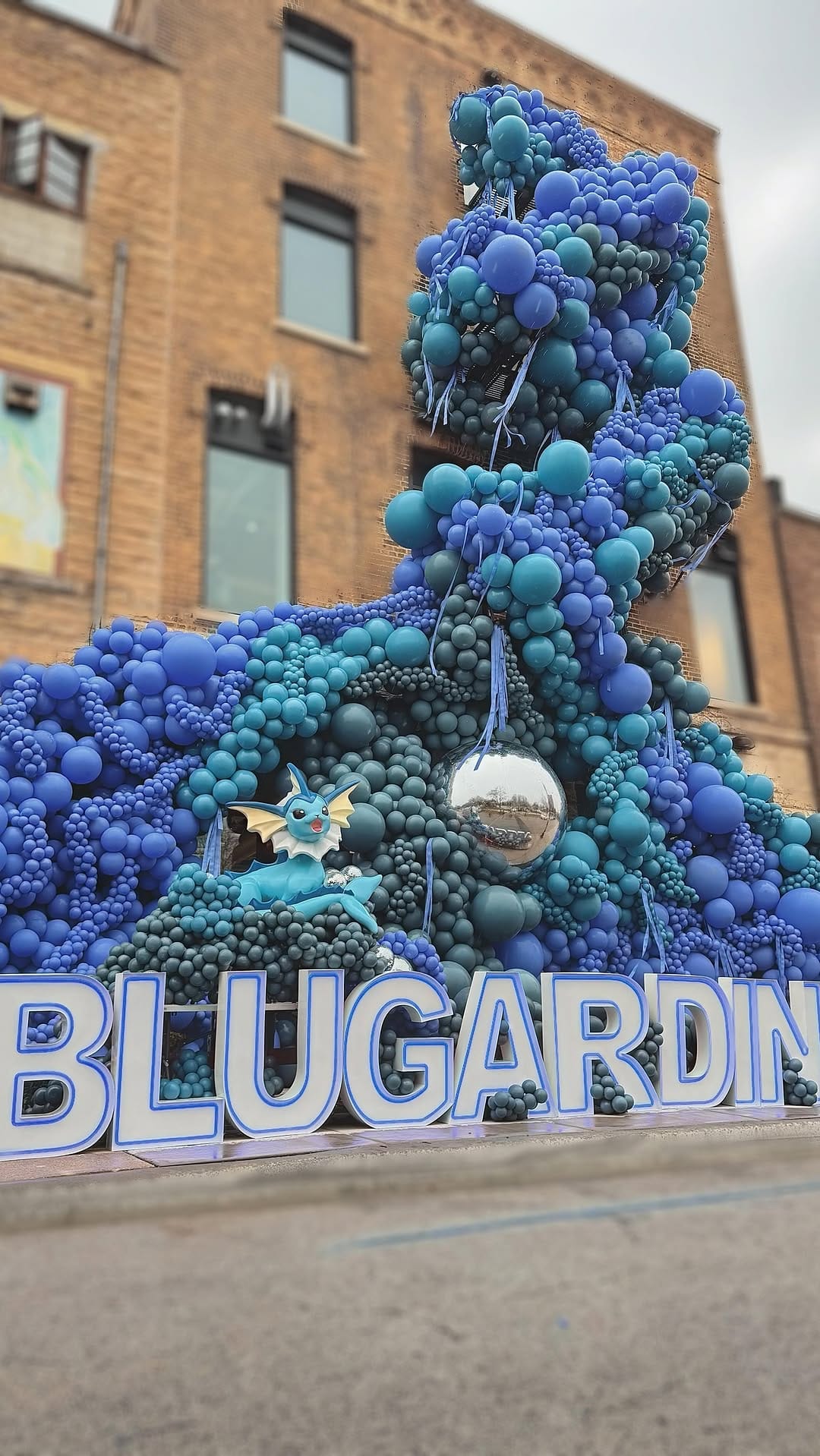 Post 10 by Chicago Wholesale Balloons | Retail & Online on Instagram (video)