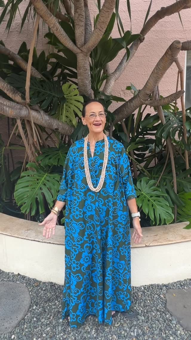 Post 6 by Destash Hawaii on Instagram (video)
