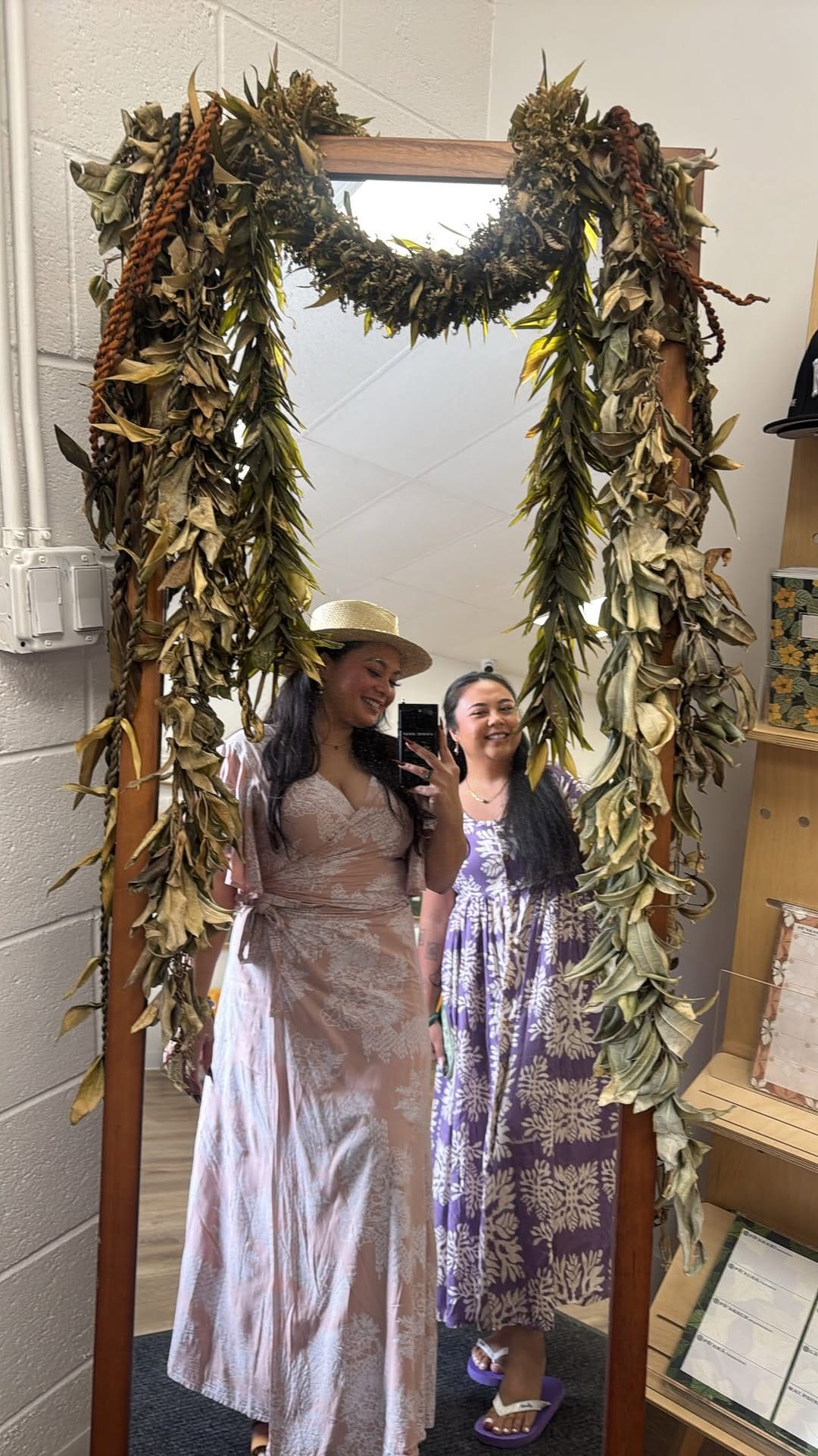 Post 5 by Destash Hawaii on Instagram (video)