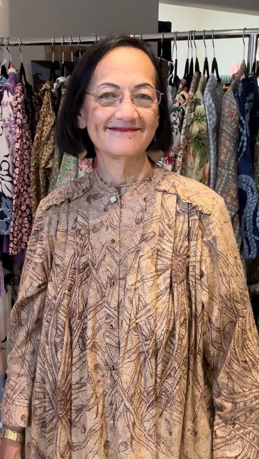 Post 2 by Destash Hawaii on Instagram (video)
