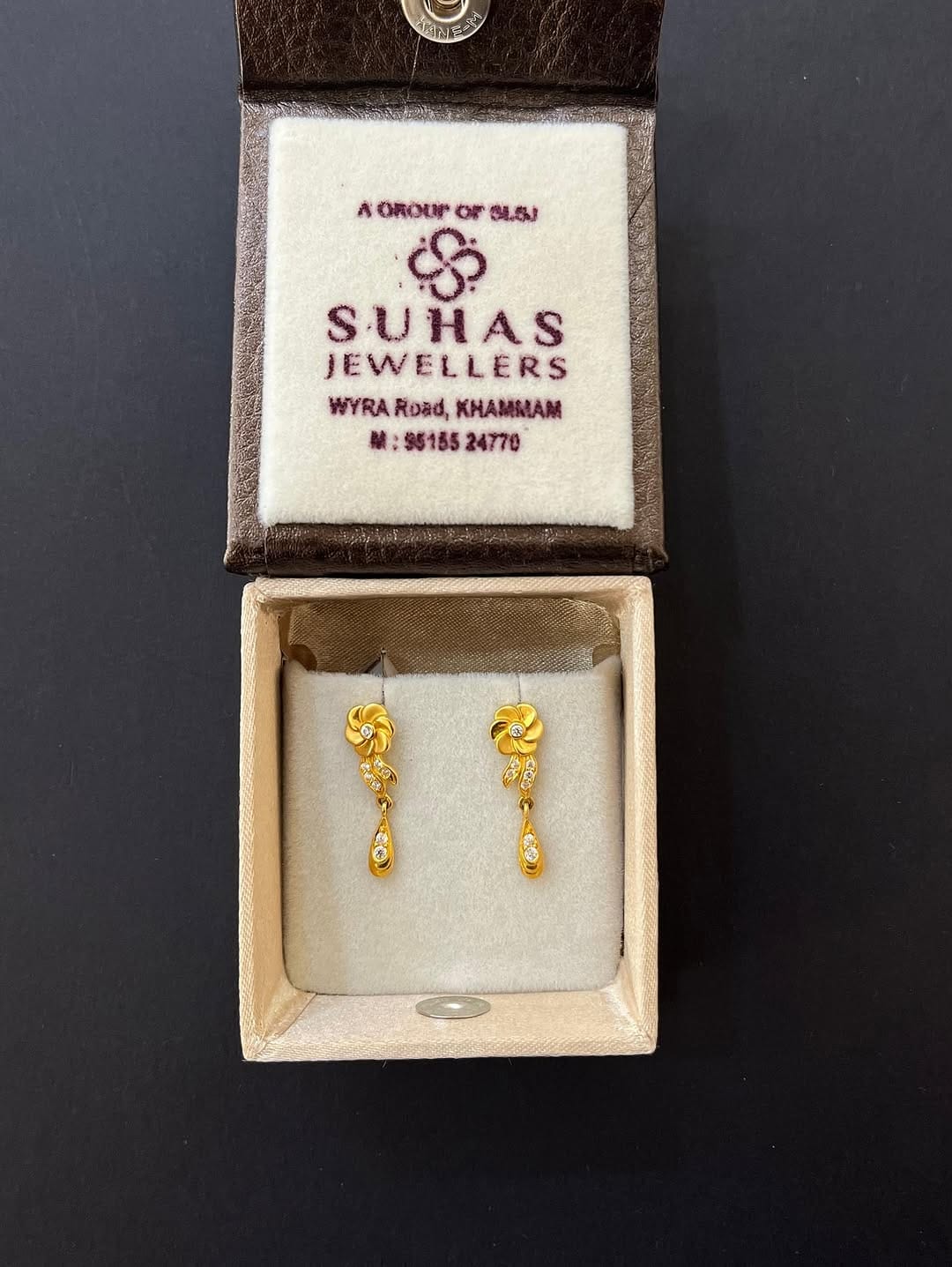 Post 9 by Suhas Jewellers®️ on Instagram (carousel)