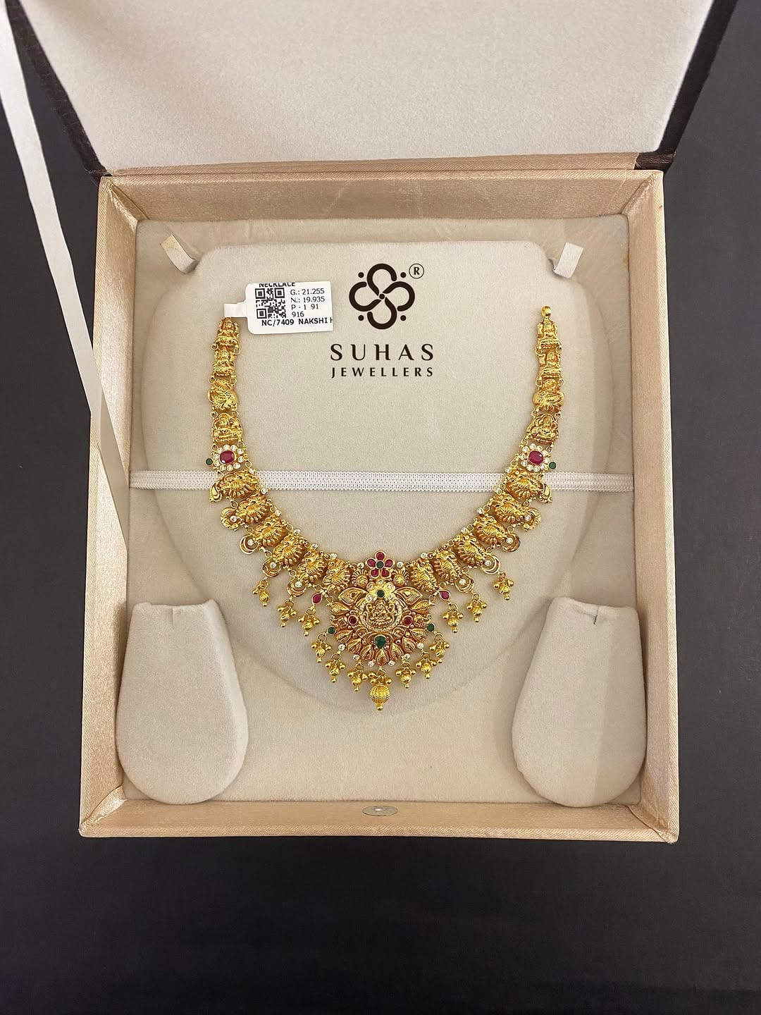 Post 5 by Suhas Jewellers®️ on Instagram (carousel)