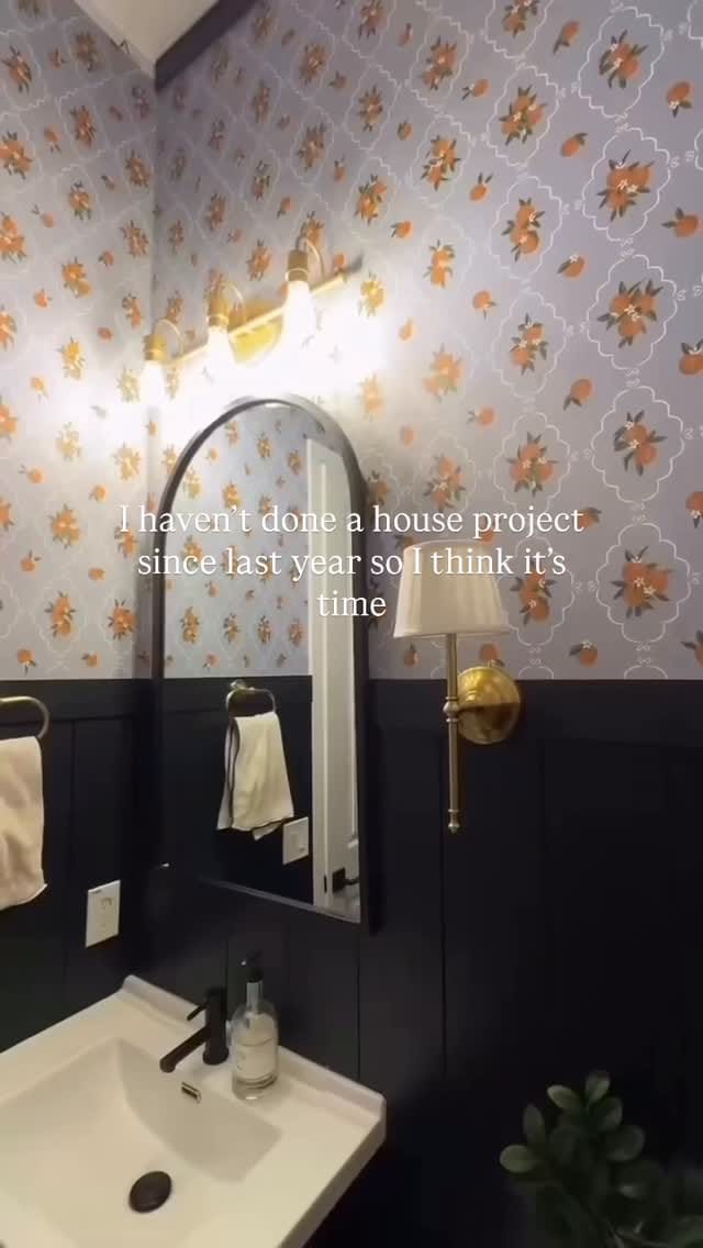 Post 5 by Loomwell Removable Wallpaper on Instagram (video)