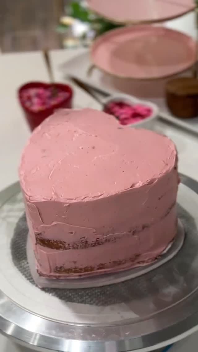 Post 5 by Cake Tools & Transport Box on Instagram (video)