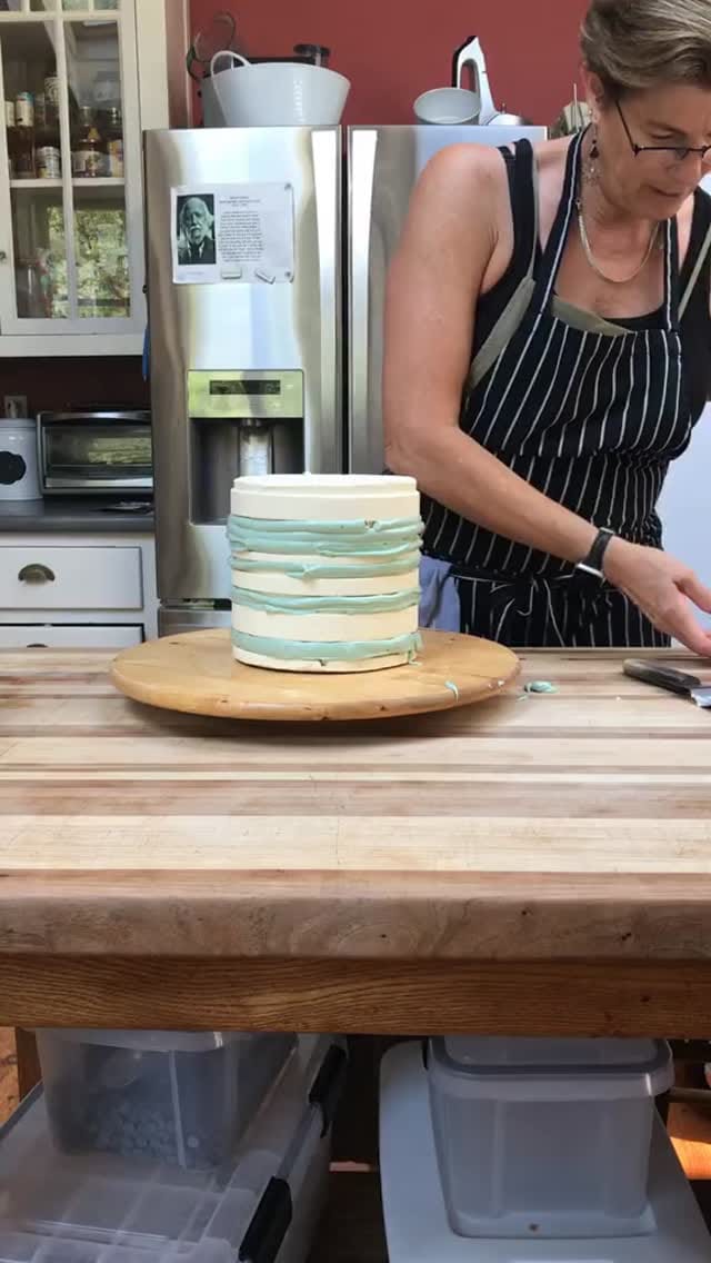 Post 3 by Cake Tools & Transport Box on Instagram (video)
