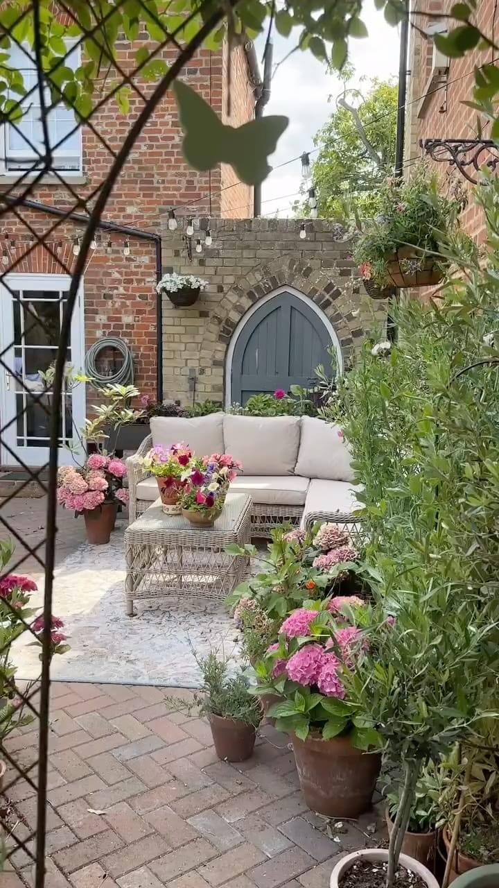 Post 3 by Kates Georgian Home on Instagram (video)
