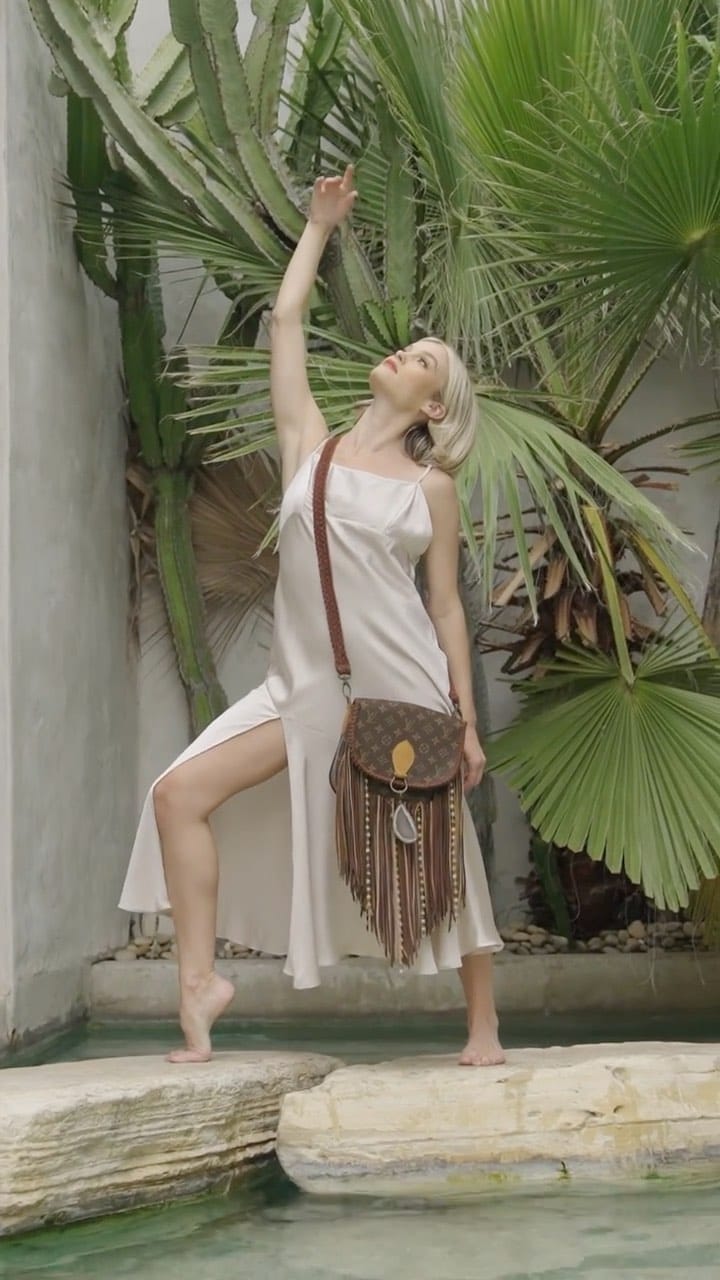 Post 10 by VINTAGE BOHO BAGS on Instagram (video)