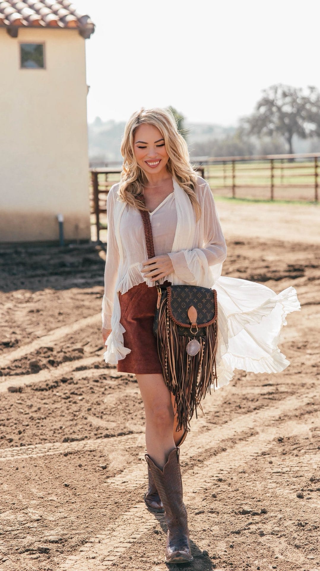 Post 2 by VINTAGE BOHO BAGS on Instagram (video)