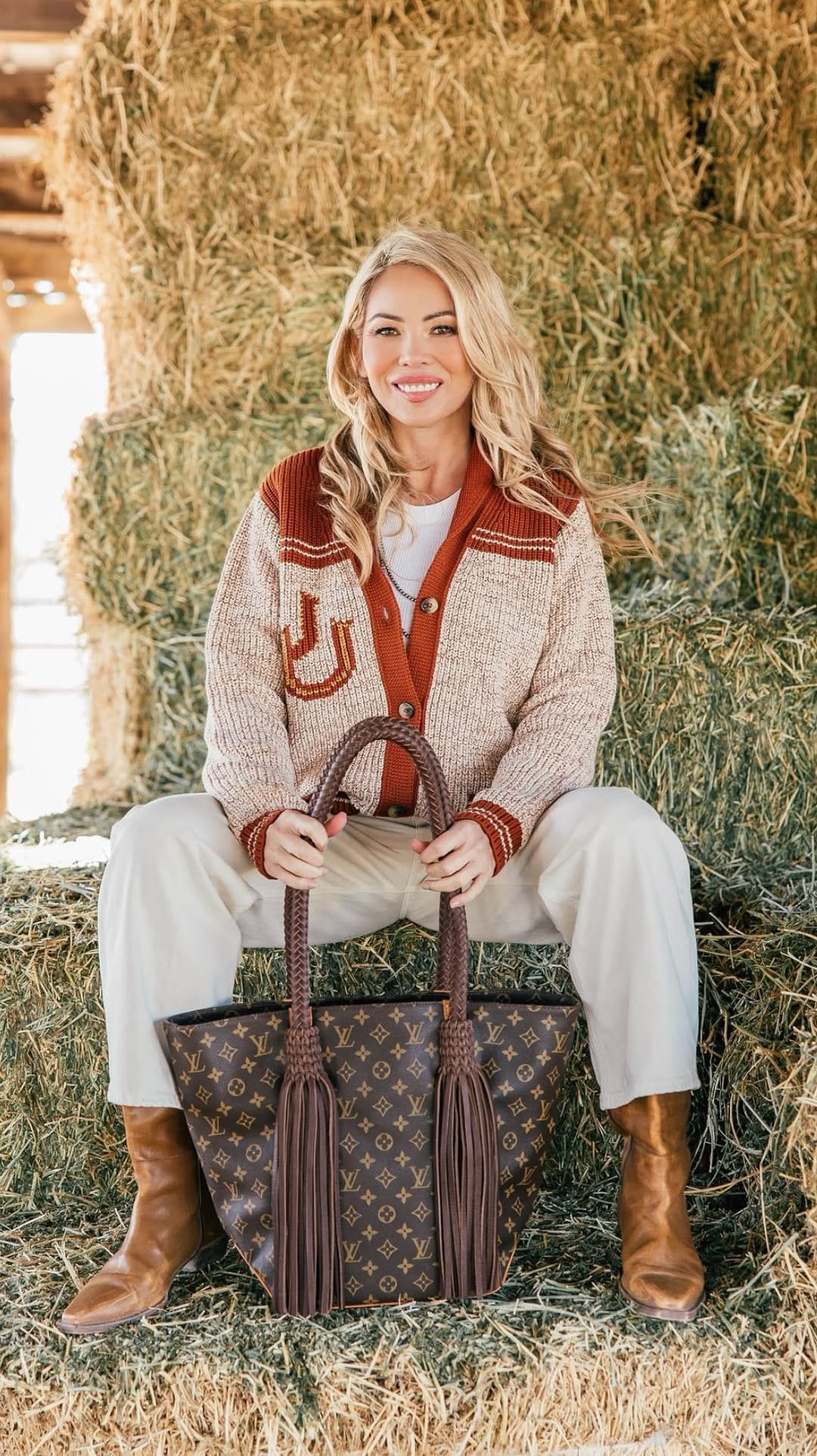 Post 7 by VINTAGE BOHO BAGS on Instagram (video)