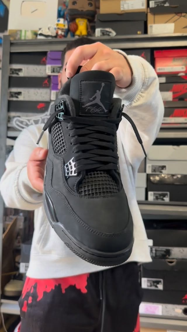 Post 10 by Sneaker Reseller / c.kicks on Instagram (video)
