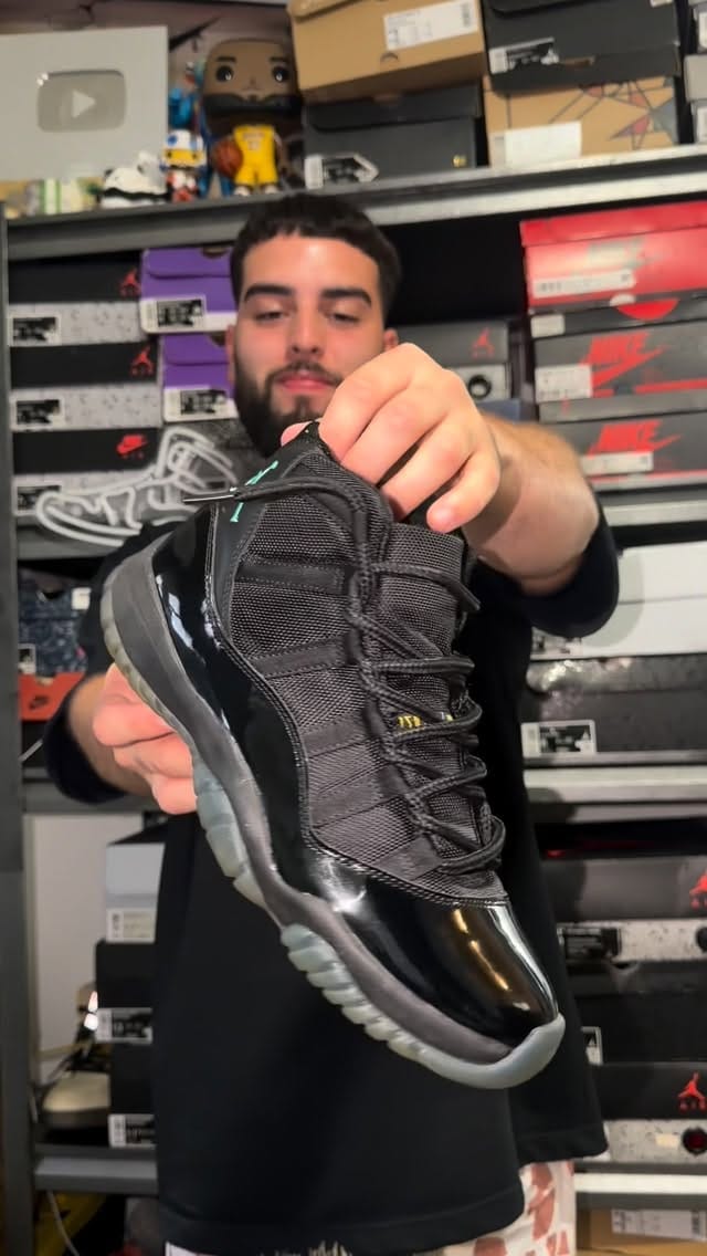 Post 3 by Sneaker Reseller / c.kicks on Instagram (video)