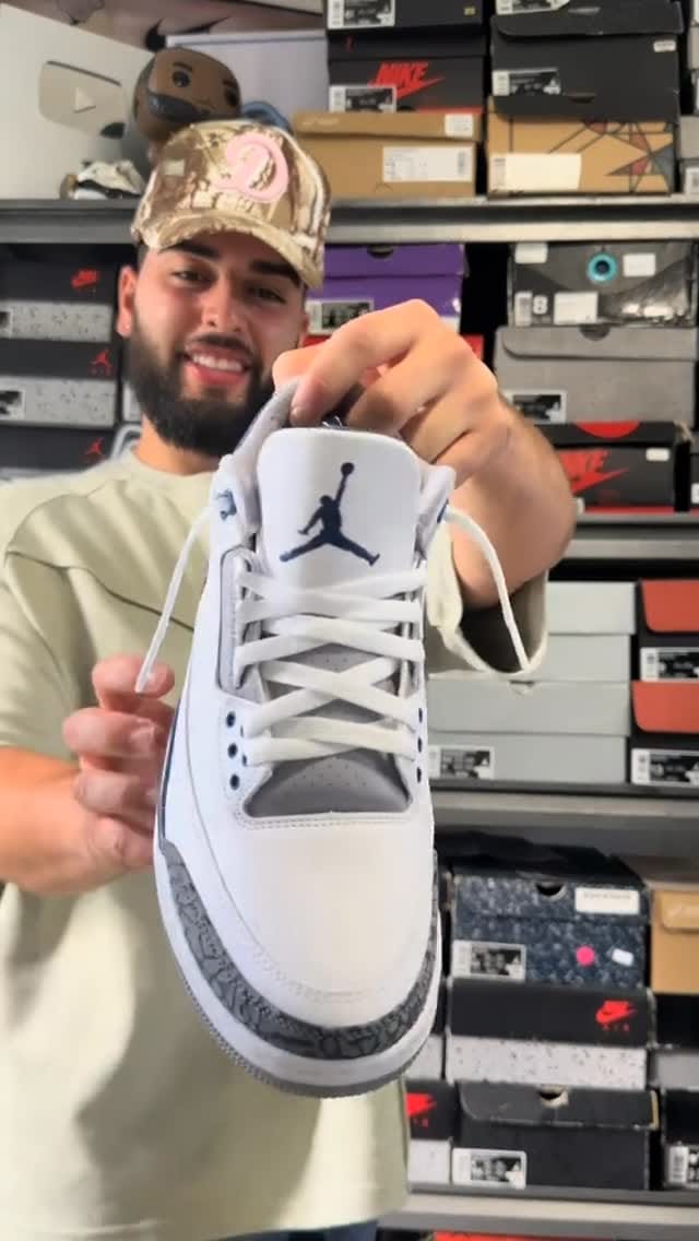 Post 5 by Sneaker Reseller / c.kicks on Instagram (video)