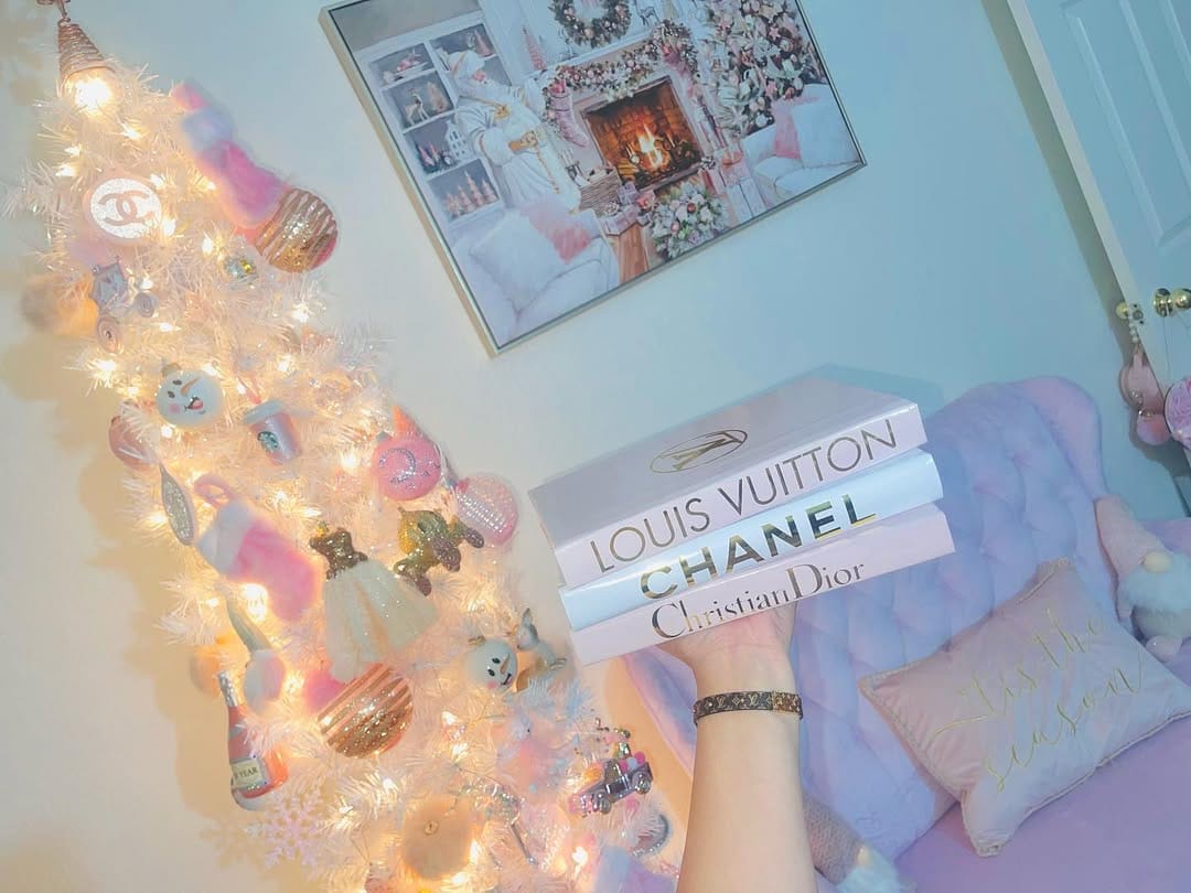 Post 7 by Kim 💕 on Instagram (image)