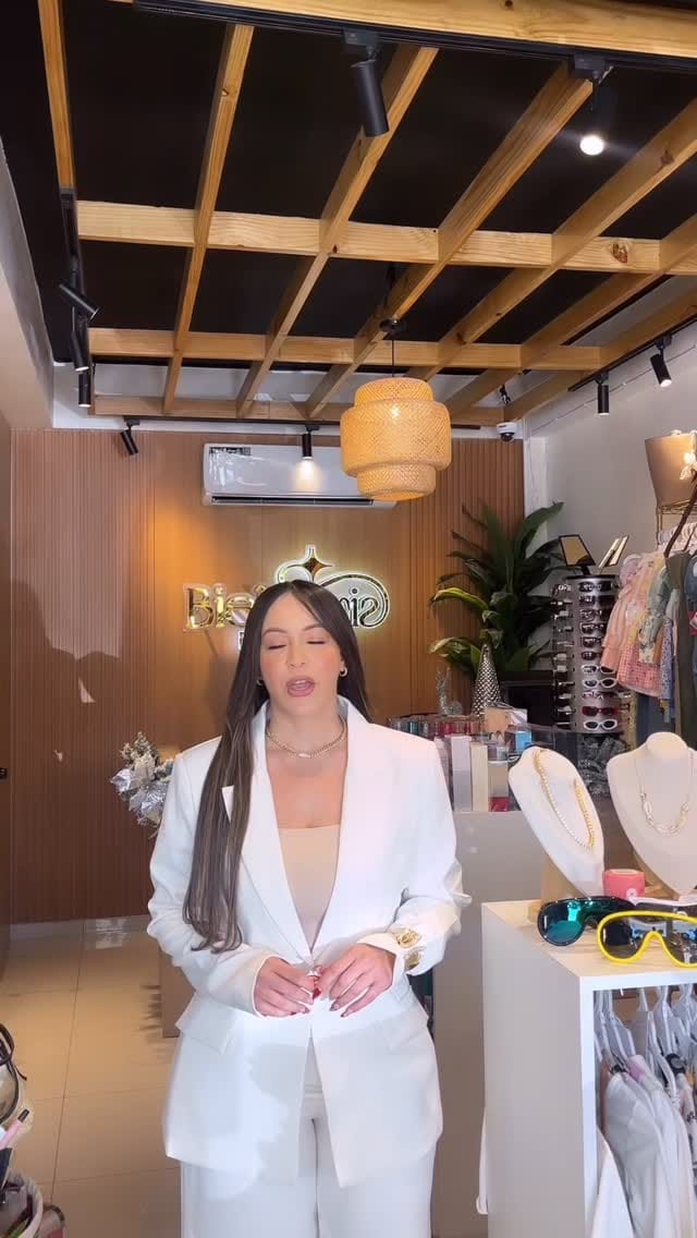 Post 5 by FAB Fashion on Instagram (video)
