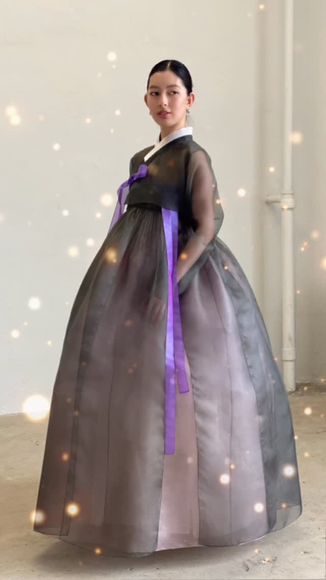 Post 2 by Meehee Hanbok on Instagram (video)