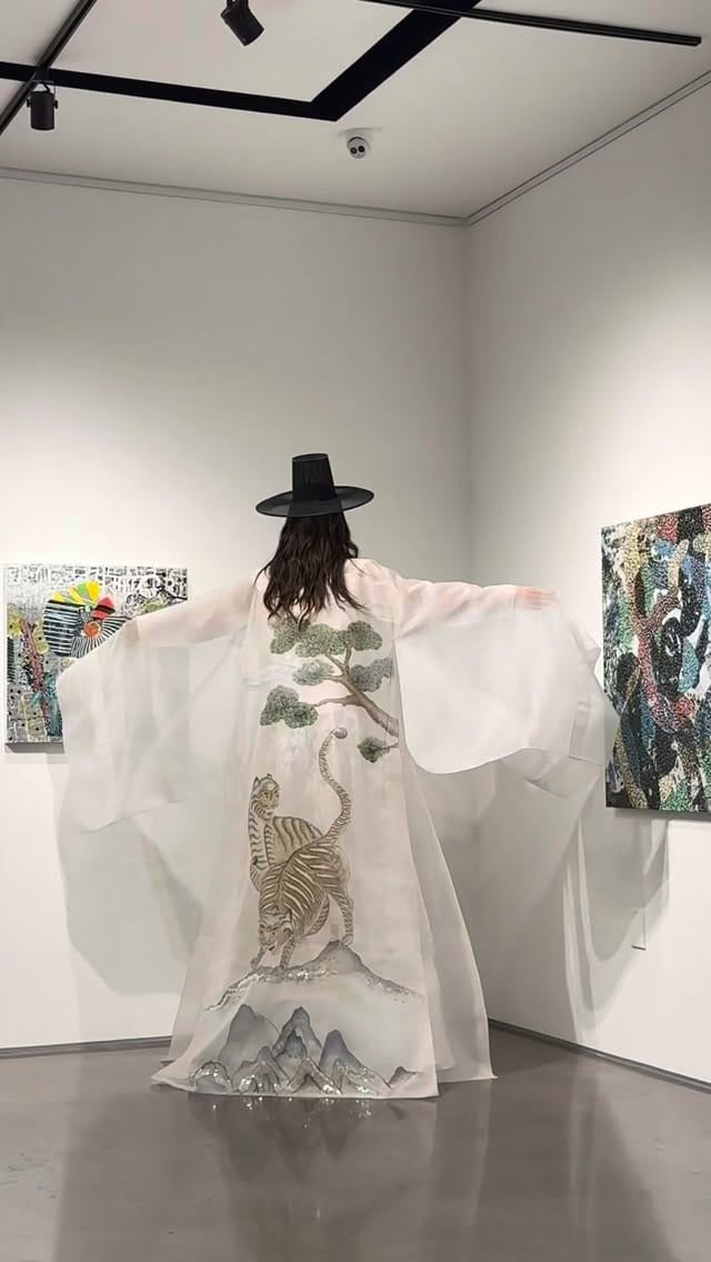 Post 4 by Meehee Hanbok on Instagram (video)