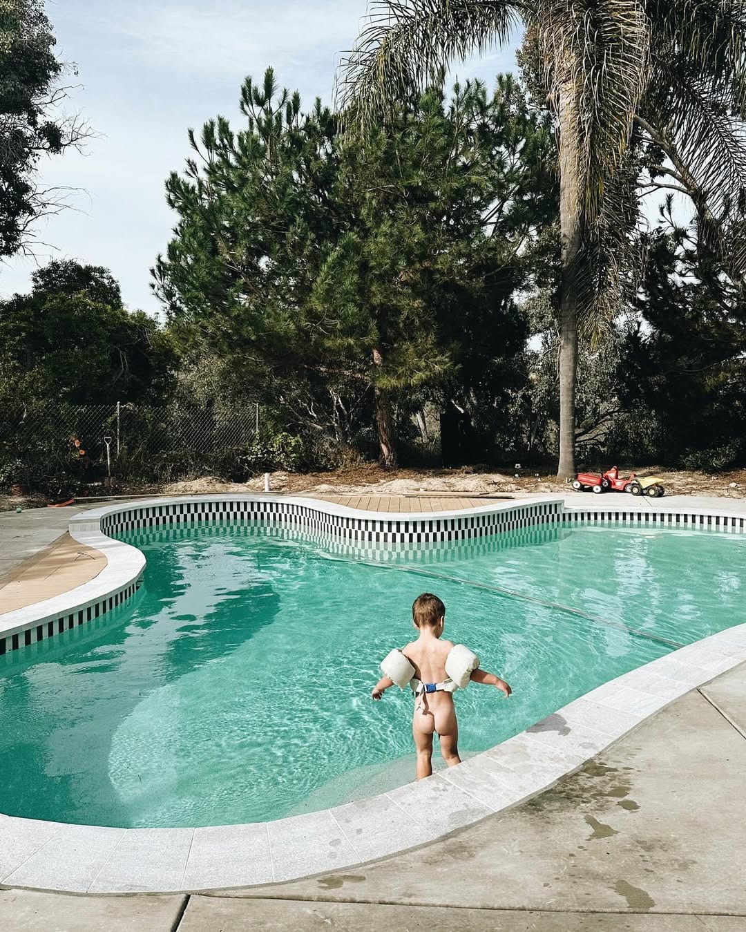 Post 3 by Tara aka Rad & Happy on Instagram (image)