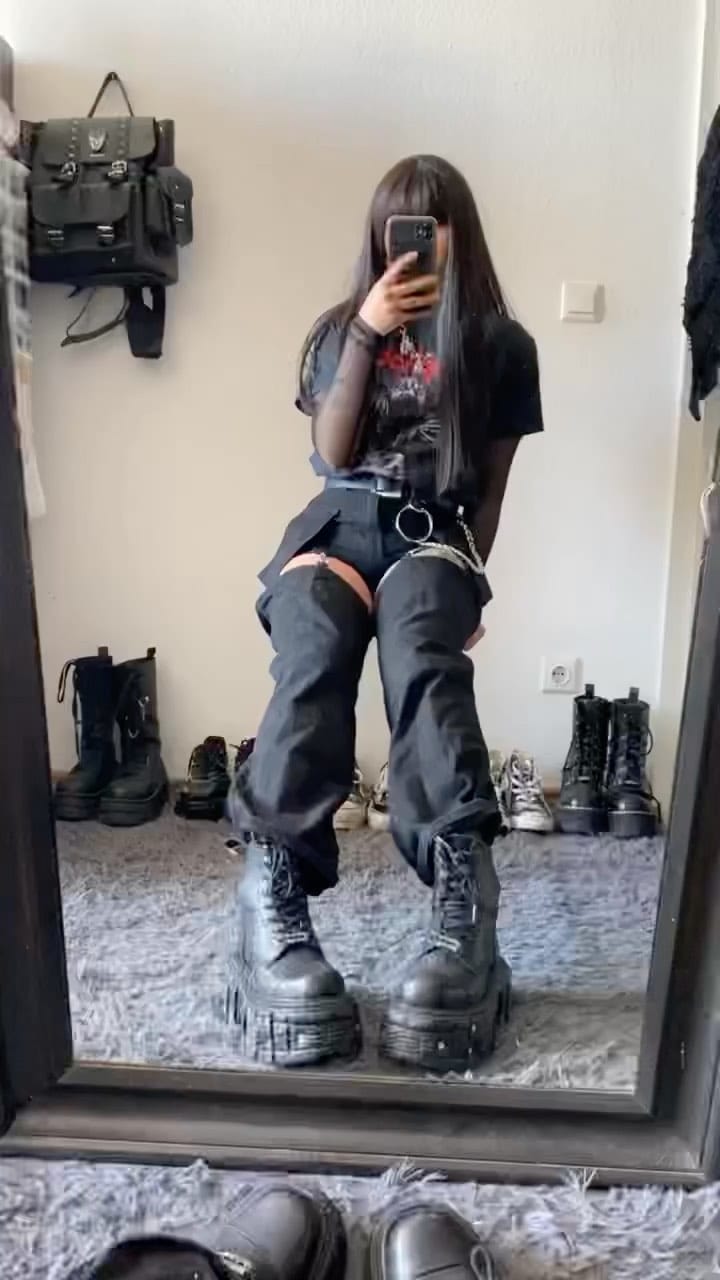Post 6 by 💀Das Ende Shop💀 on Instagram (video)
