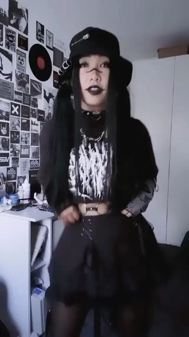 Post 8 by 💀Das Ende Shop💀 on Instagram (video)