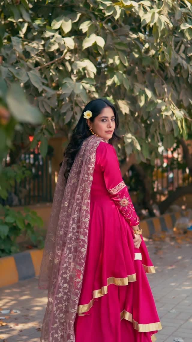 Post 1 by Anum Jung on Instagram (video)