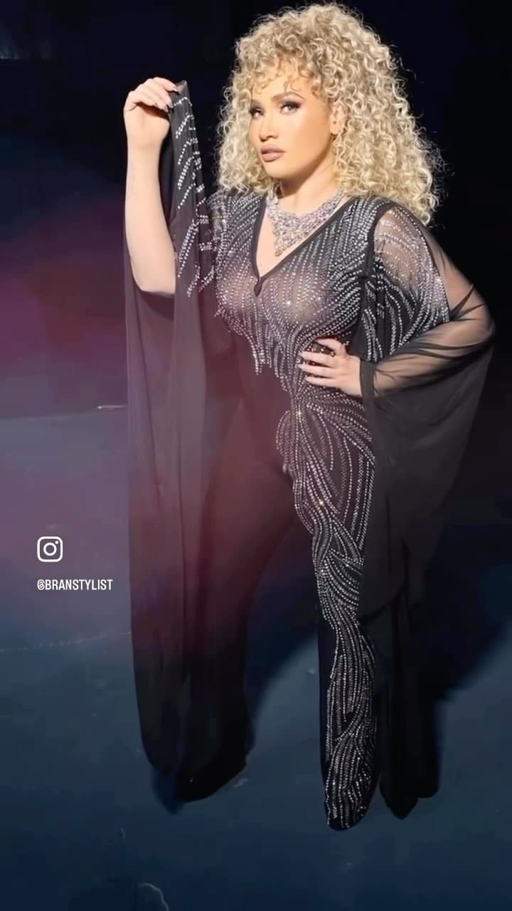 Post 9 by La Isla Collection on Instagram (video)