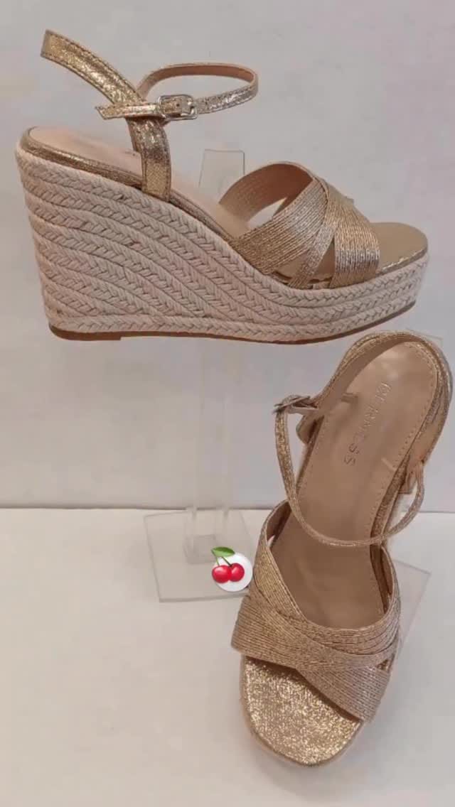 Post 6 by CEREZOS SHOES on Instagram (video)
