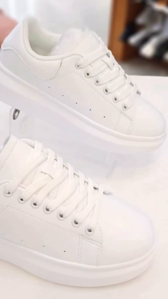 Post 4 by CEREZOS SHOES on Instagram (video)