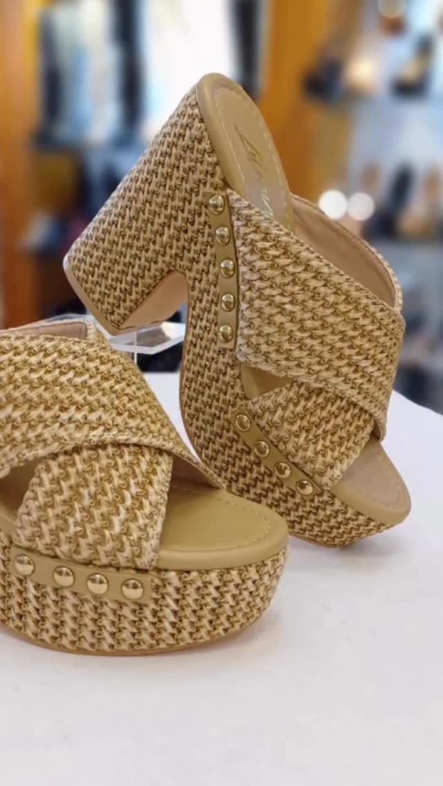 Post 5 by CEREZOS SHOES on Instagram (video)
