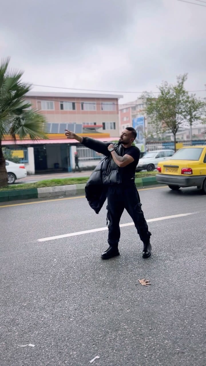 Post 10 by کفش و کتونی بوراک on Instagram (video)