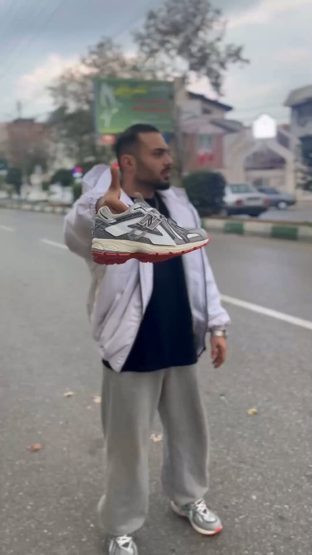 Post 8 by کفش و کتونی بوراک on Instagram (video)