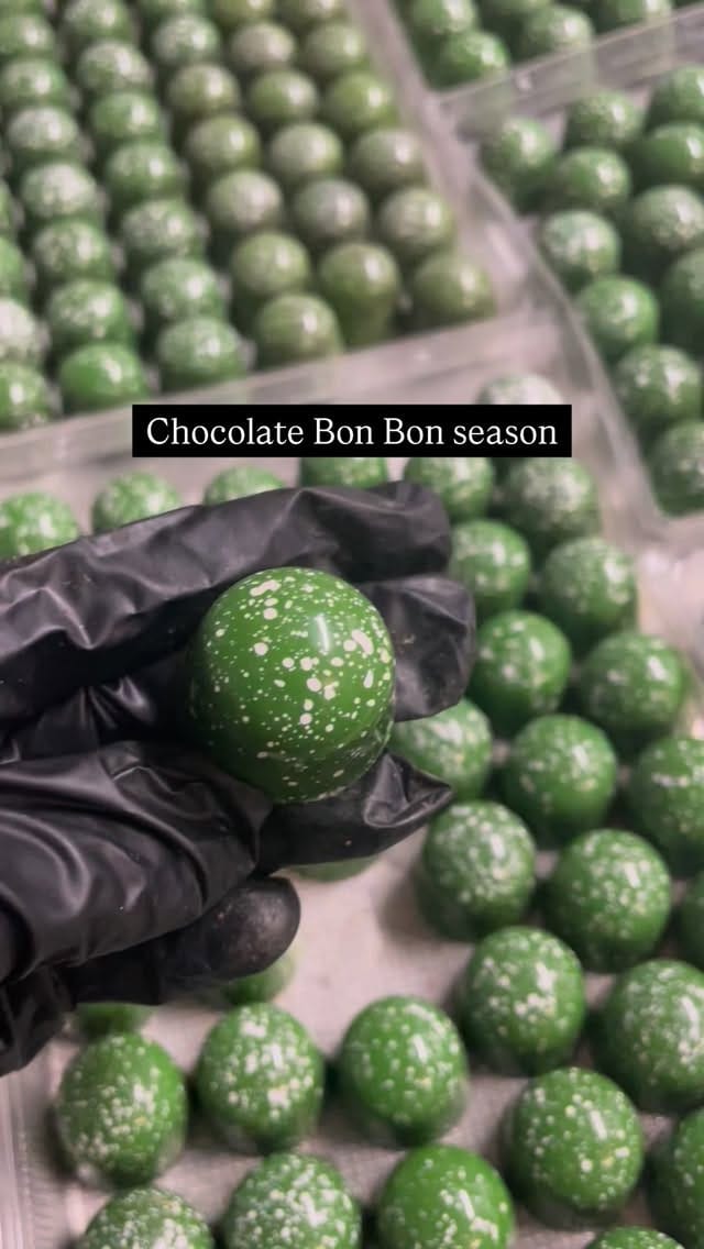 Post 5 by Exquisito Chocolates 🍫 on Instagram (video)
