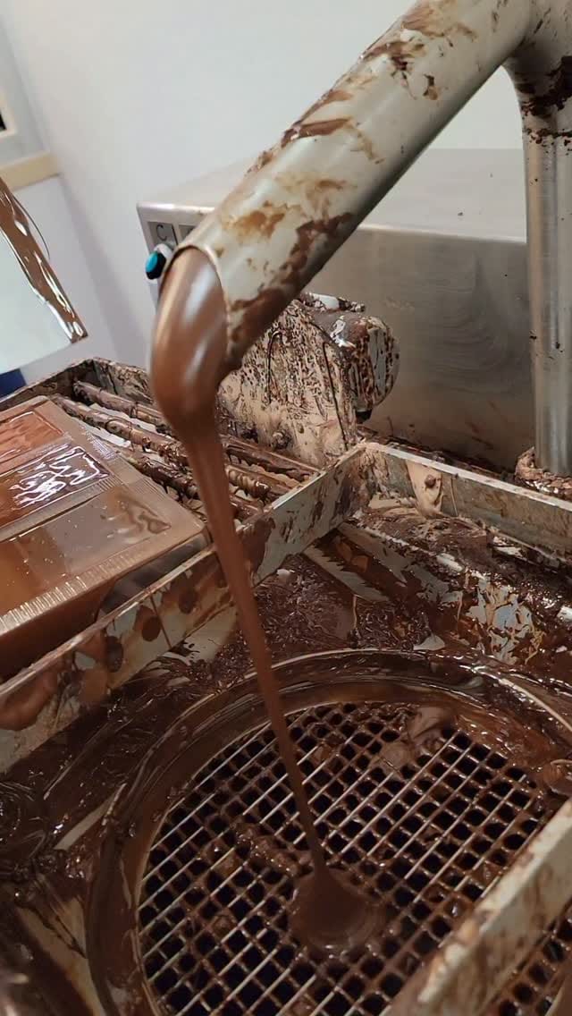 Post 6 by Exquisito Chocolates 🍫 on Instagram (video)