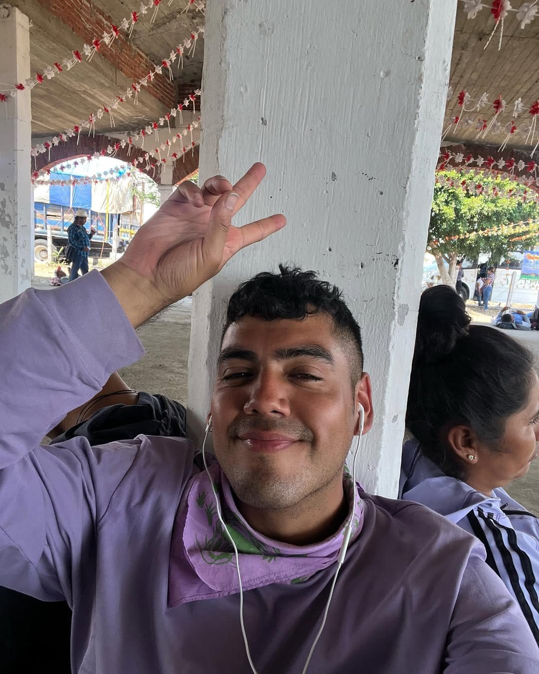 Post 6 by Saul Flores on Instagram (carousel)