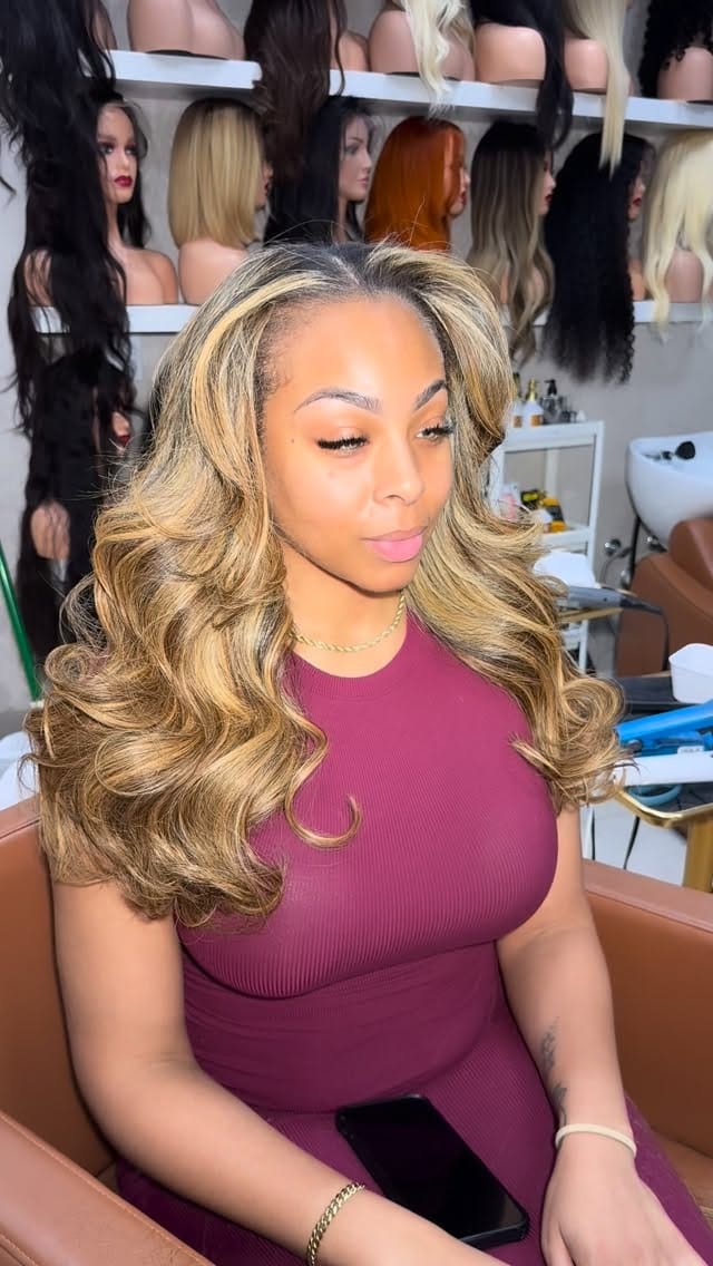 Post 1 by Miami Wigs & Extensions on Instagram (video)