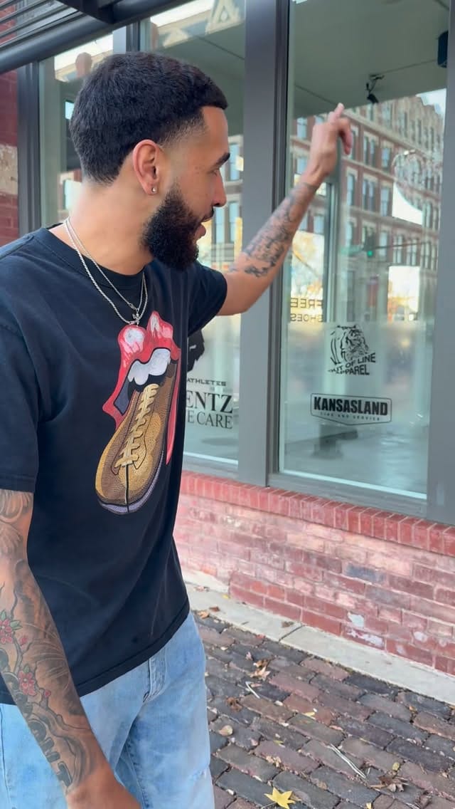 Post 7 by Knockout Sneaker Boutique on Instagram (video)