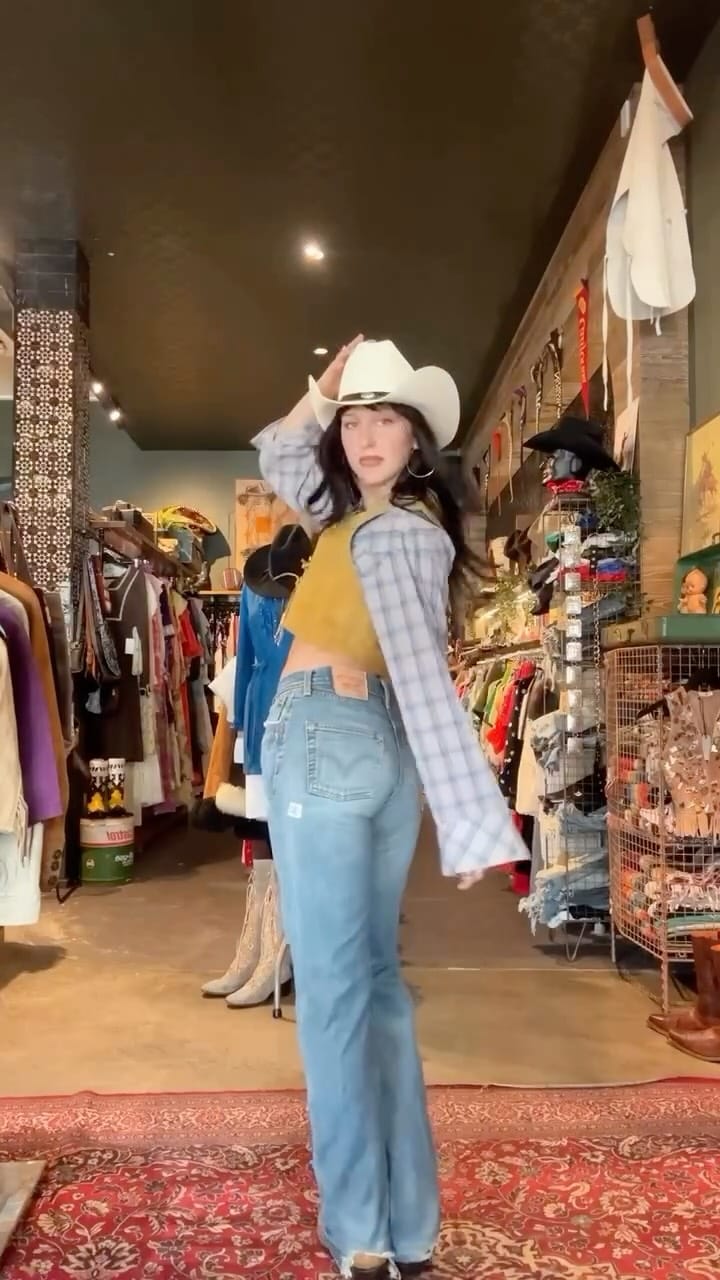 Post 3 by @strangedaystore on Instagram (video)