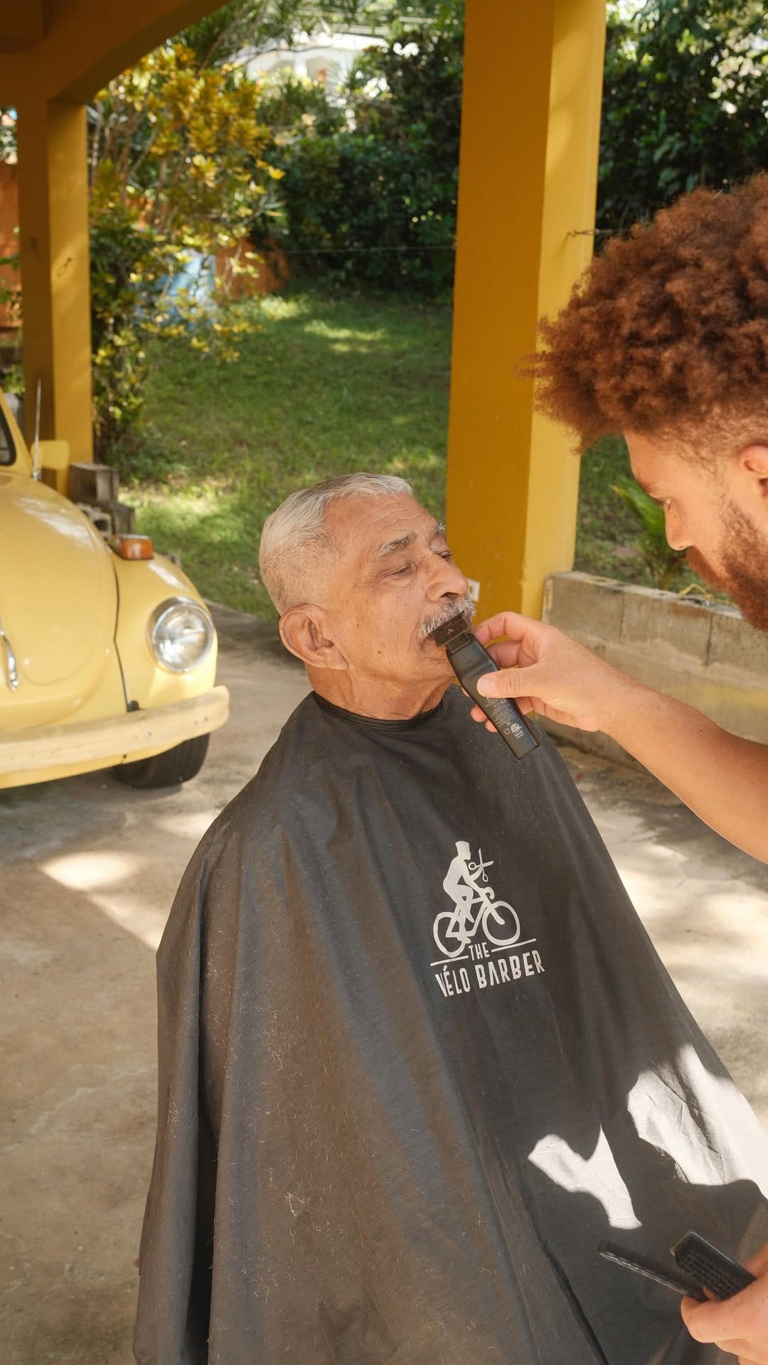 Post 1 by The Vélo Barber on Instagram (video)