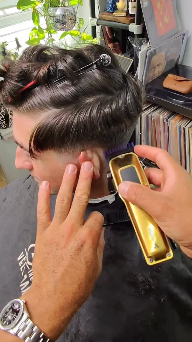 Post 4 by The Vélo Barber on Instagram (video)
