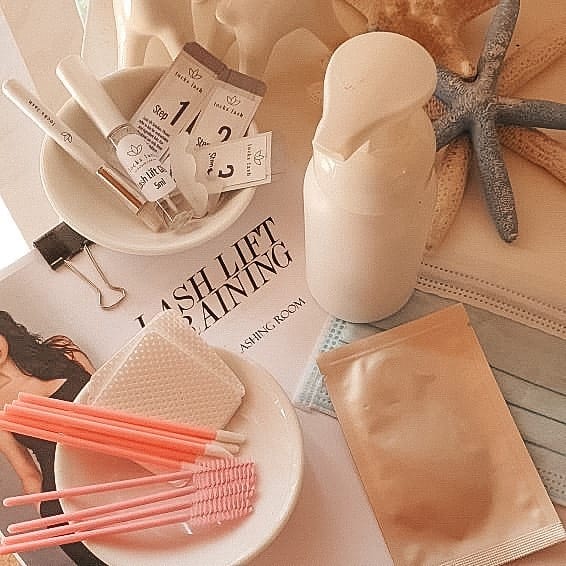 Post 5 by The Lashing Room - Online Eyelash Extension Training on Instagram (image)